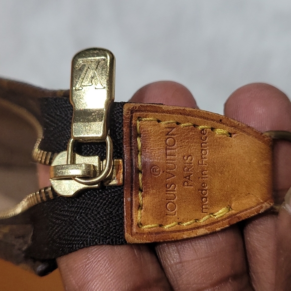 Louis Vuitton Cosmetics Pouch / Pochette - Picture 16 of 16